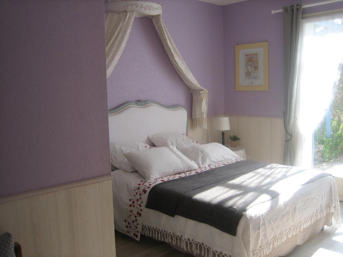 Les Pierres Blanches Bed & Breakfast Bonneuil-Matours Exterior photo