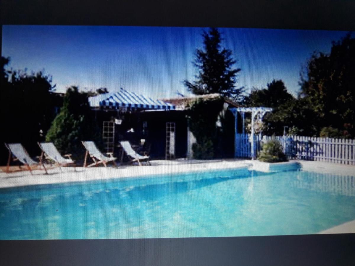 Les Pierres Blanches Bed & Breakfast Bonneuil-Matours Exterior photo